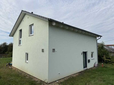 Neuwertiges Einfamilienhaus mit Top-Energieeffizienz & großem Traumgundstück!