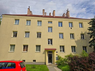 Im Herzen von Lainz - helle NEU sanierte 2,5 Zimmerwohnung!