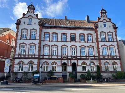 Helle 3-Zimmer-Wohnung in repräsentativer Stadtvilla – mit neuer Einbauküche und modernem Bad