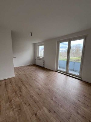 Ruhiges Wohnen in Magdeburg: helle 2-RW mit Balkon – offener Wohnbereich – Bad mit Wanne – PKW-STP