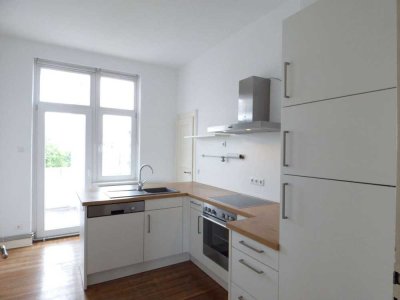 Schöne Altbauwohnung in zentraler Lage für Wohngemeinschaft oder junge Paare