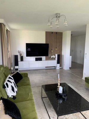 Helle 4-Zimmer-Wohnung 98 m² mit 2 Loggien, Tiefgarage und Keller