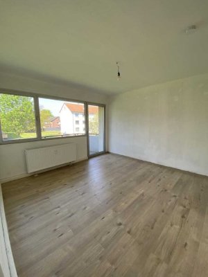 Neuer Laminatboden: 3-Zimmer-Wohnung mit Tageslichtbad frei!