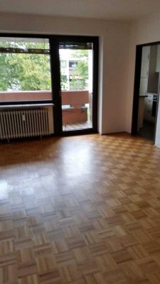 1 Zimmer-Küche-Bad Wohnung mit Einbauküche und Balkon