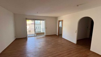 * schöne 3 ZKB mit BALKON * 1. OG mit AUFZUG *  zentrale Lage in Saarbrücken-Malstatt * ab 01.09.25
