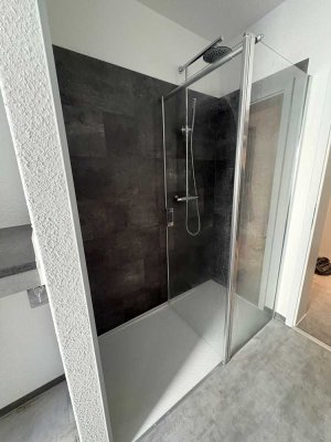 schöne helle 2 Zimmer Wohnung mit EBK zu vermieten
