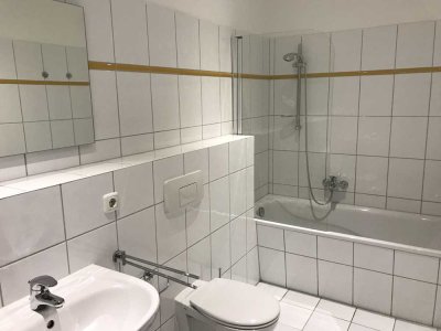 ab 2/26, kleine Wohnung in Schleussig mit EBK, Bad mit Wanne