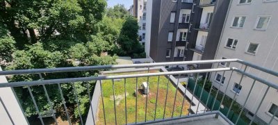 Geschmackvolle 1-Raum-Wohnung mit gehobener Innenausstattung, grosser Wohnküche mit Balkon