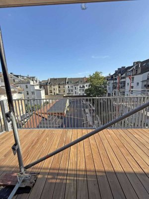 Wohnen Sie im denkmalgeschützten" Kronenhaus" Traumwohnung mit Sonnenbalkon und Einbauküche...