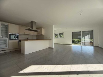 Moderne 2-Zimmer-Wohnung mit großzügiger Dachterrasse und grünem Ausblick