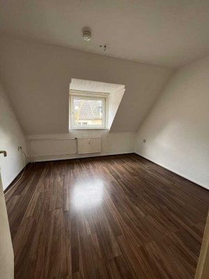 Schöne Dachgeschosswohnung zentral nahe Westpark