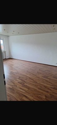 Sanierte 3-Raum-Wohnung mit Balkon und Einbauküche in Remseck