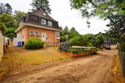 Freistehendes Einfamilienhaus mit großem Grundstück in ruhiger Lage