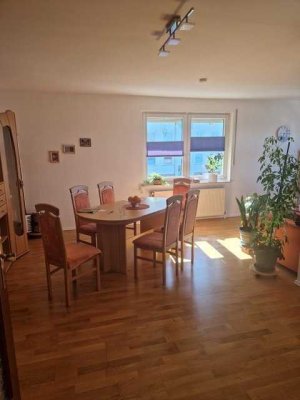 Moderne, helle Wohnung mit zuverlässiger Mieterin – eine sichere Investition