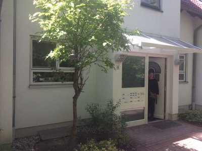 Geschmackvolle 3-Zimmer-EG-Whg. mit 20 qm Terrasse/Garten, Einbauküche in Erlangen