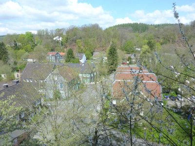 Charmante Altbauwohnung im Grünen – 3-Zimmer-Wohnung mit offener EBK auf ca. 95 m²