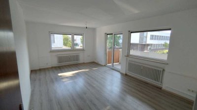 Wohnen in bester Lage – freundliche 3-Zimmer-Wohnung in der Hugenottenallee, Neu-Isenburg