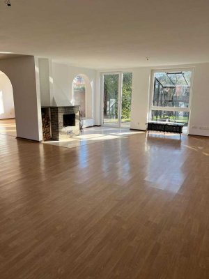 Geräumiges, preiswertes und modernisiertes 7-Zimmer-Einfamilienhaus mit geh. Innenausstattung