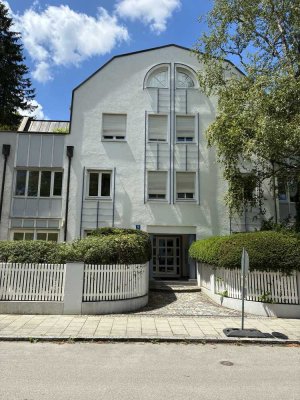 Wunderschöne 2-Zimmer Wohnung mit Balkon in München-Harlaching, Menterschwaige
