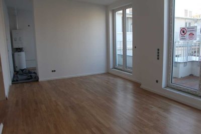 2-Zimmer-DG-Wohnung mit Terrasse in Friedrichshain.