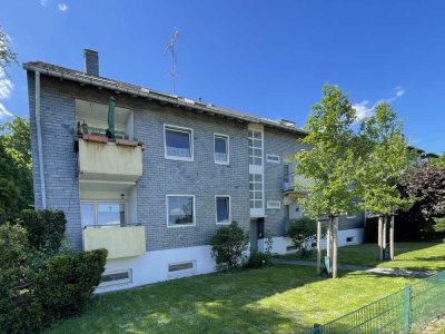 Ideal für Familien: Dachgeschoss 3-Zimmer-Wohnung mit Einbauküche und Garten, incl. Parkplatz