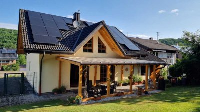 Geräumiges, neuwertiges 6,5-Raum-Einfamilienhaus in Ständerbauweise.