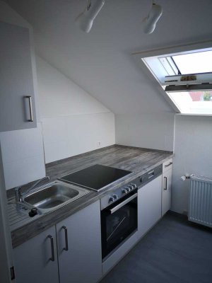 Bezug nach Sanierung: stilvolle 2-Zimmer-Dachgeschosswohnung mit EBK und Balkon in Winnenden