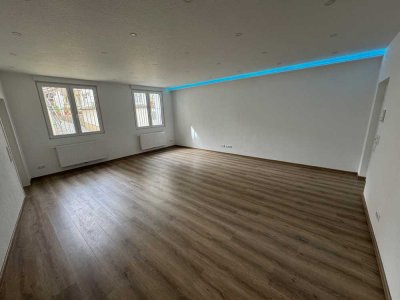 Neu sanierte 2 Zimmer Wohnung mit hochwertiger Ausstattung