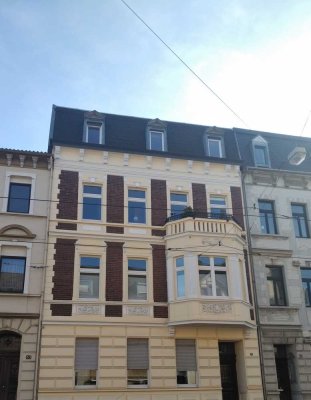 Schicke Single-Wohnung / 2 ZKB in elegantem Jugendstilhaus