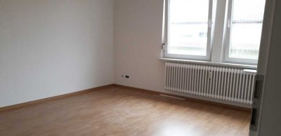 Für Sportler! 2-Zimmerwohnung im 4. OG ohne Lift im Zentrum von Karlsruhe-Mühlburg!