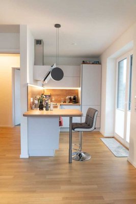 Raumwunder mit Südbalkon & unverbaubarem Schleiblick – Neubau 2023 in Kappeln