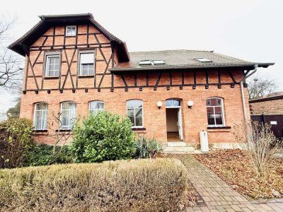 Großzügiges Einfamilienhaus mit Klinker-Fachwerk-Fassade und schönem Innenhof