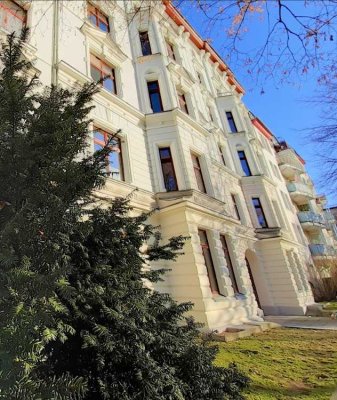 In Renovierung: Inklusive Einbauküche & Balkon - mit großzügigem Balkon