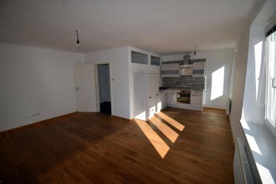 Helle 2-Zimmer-Wohnung mit moderner Wohnküche, 3. Liftstock