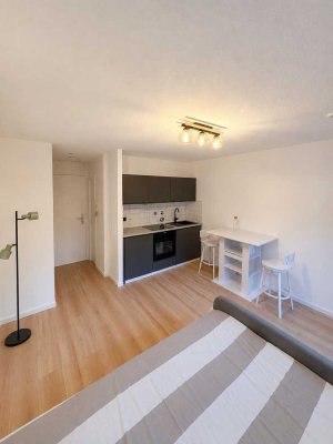 Frisch saniertes, voll möbliertes Apartment mit Balkon in München-Giesing