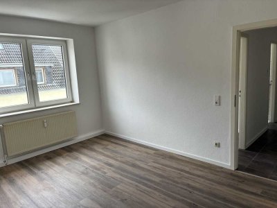 Renovierte helle 2 Zimmerwohnung im 2.OG