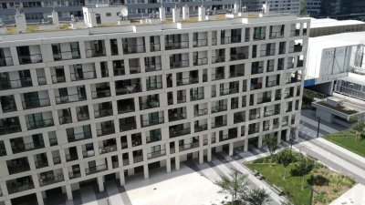 Frisch sanierte 3 Zimmer-Wohnung mit Loggia auf 105 m2 Wohnnutzfläche nahe der UNO-CITY!