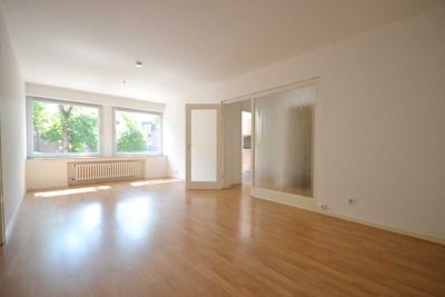 Zentrale, geräumige 2-Zimmerwohnung in Meerbusch Lank-Latum mit EBK.