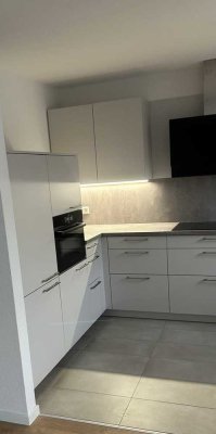 Exklusive, neuwertige 2-Zimmer-Wohnung mit geh. Innenausstattung mit Balkon und EBK