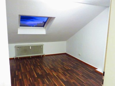 Schöne Dachgeschoss Wohnung mit Blick über Darmstadt