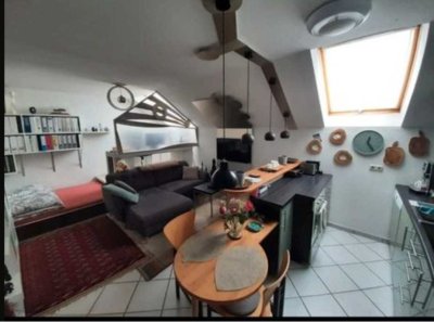 Stilvolle 1-Zimmer-Wohnung mit ausgebautem Spitzboden – voll möbliert & sofort bezugsfertig!