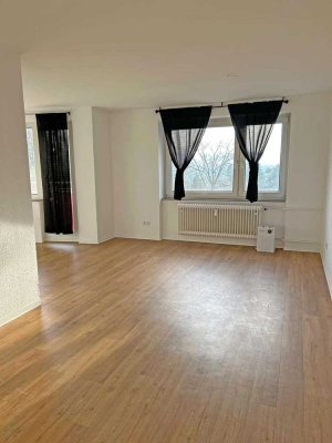 Großzügige 2 Zimmer-Etagenwohnung mit Balkon