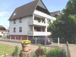 Modernisierte 3-Zimmer-Dachgeschosswohnung mit großer Süd-/Westloggia in ruhiger Lage