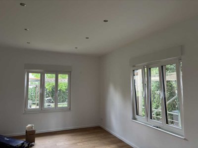 Erstbezug: Moderne 2-Zimmer-Wohnung mit kleiner Terasse, Stellplatz & eigenem Eingang in Ditzingen