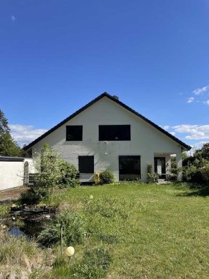 Schönes Architektenhaus mit traumhaftem Waldgrundstück in Lübeck