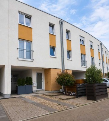 Modernes Reihenmittelhaus (Bj. 2012) mit 144 m², Einbauküche und 2 Stellplätzen in Köln-Widdersdorf