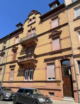 Zentral gelegene Jugendstil-Dachgeschosswohnung im 4-Parteienhaus