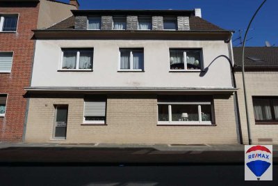 Solides Mehrfamilienhaus mit Baugrundstück für ein weiteres Mehrfamilienhaus