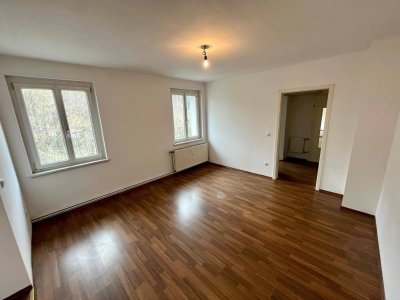 Helle 2-Zimmer-Wohnung mit Balkon und KFZ-Stellplatz