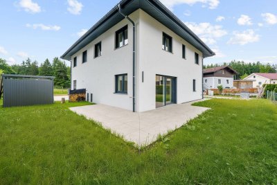 ERSTBEZUG – STILVOLLE DOPPELHAUSHÄLFTE MIT GARTEN UND TERRASSE IN BÜRMOOS